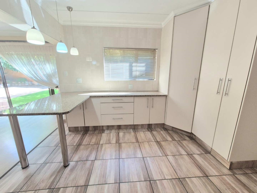 4 Bedroom Property for Sale in Heuwelsig Free State